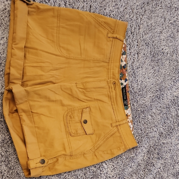 One Teaspoon Pants - One Teaspoon Mustard Cargo Shorts